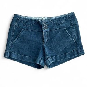 SOLD— Boom boom jeans— y2k Denim Jean shorts with 3 button closure